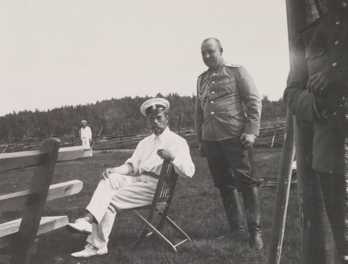 Император Николай II и флигель адъютант Грэйбб.
