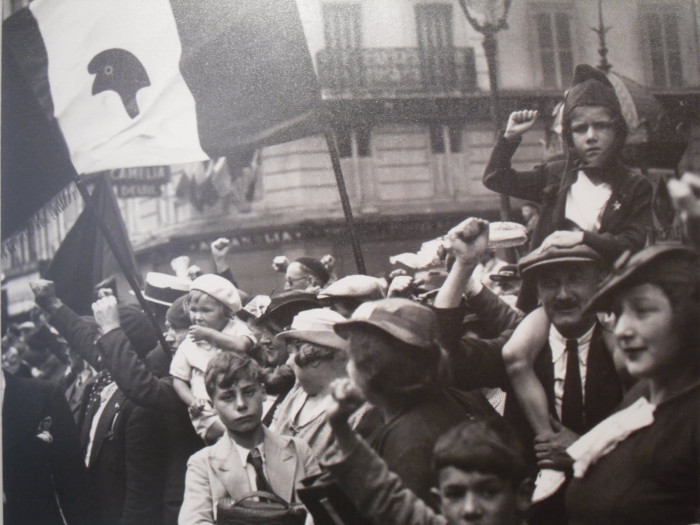 Демонстрация Народного Фронта в Париже в 1936 году. 