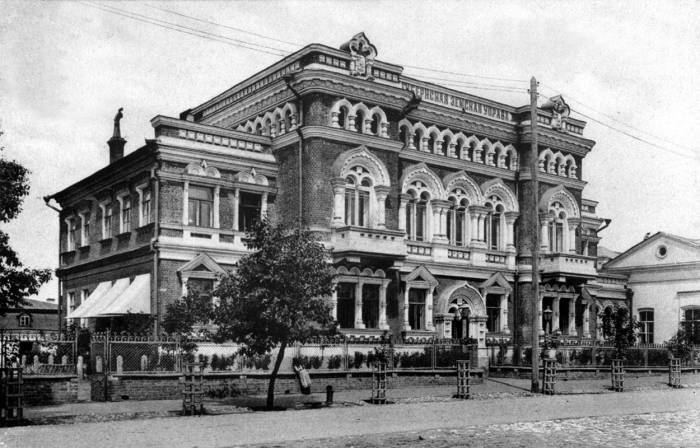 Дом, в котором помещалась губернская земская управа, в которой в 1902 году работала Мария Ильинична Ульянова, будучи высланной под гласный надзор полиции.