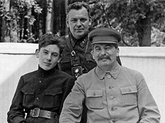 Власик Николай Сидорович с Василием и Иосифом Сталиными. 