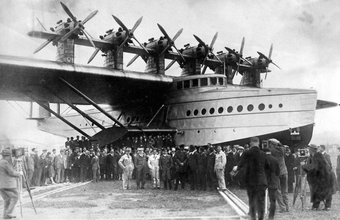 12 июля 1929 года, впервые поднялась в воздух гигантская летающая лодка «Дорнье» Do–X.