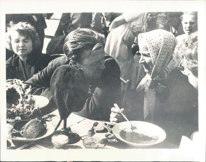 Обед в деревне Иринишное. СССР, 1934 год.