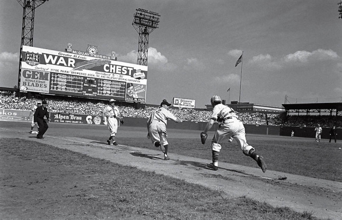 Бейсбольный матч в Сент-Луисе летом 1943 года.