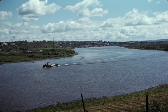Пароход на реке Чулым, правый приток Оби в Ачинске.