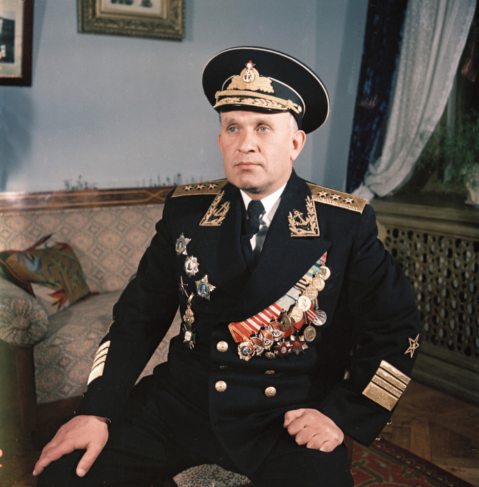 Адмирал Горшков в парадной форме. Крым, Севастополь, 1954 год. Фото: Semyon Osipovich Friedland.  