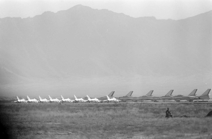 Истребители МиГ-15 и бомбардировщики Ил-28 во время визита президента США Дуайта Эйзенхауэра в Кабул, 9 декабря 1959 года.