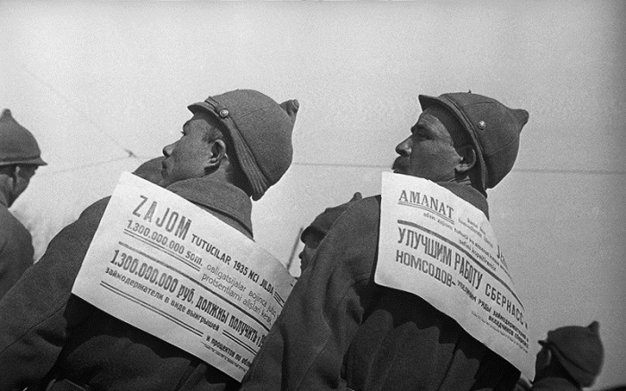 Агитаторы сберегательных касс. 1936 год. Фото: Max Penson.