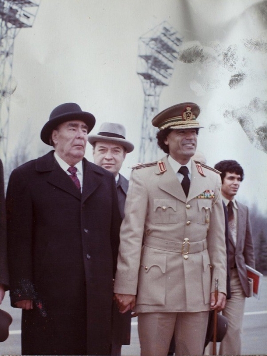 Встреча Брежнева с ещё довольно молодым ливийским лидером Каддафи в 1976.