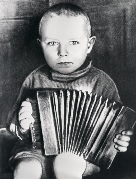 Детство Герман Степанович Титов в Алтайском крае в 1939 год.