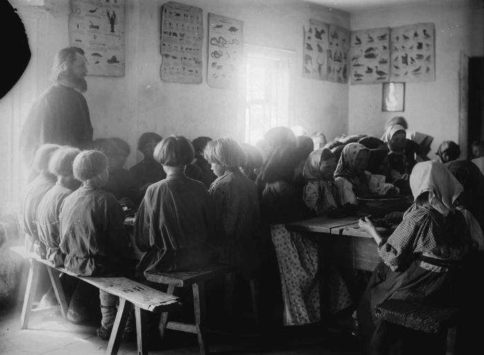 Детская столовая в школе села Черновское. Нижегородская губерния, Сергачский уезд, 1891-1892 год.