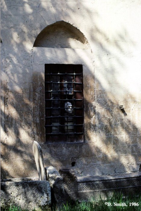 Окно в Ханском дворце. Крым, Бахчисарай, 1988 год. 