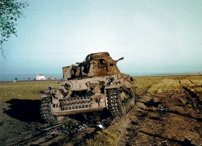 Подбитый немецкий танк.