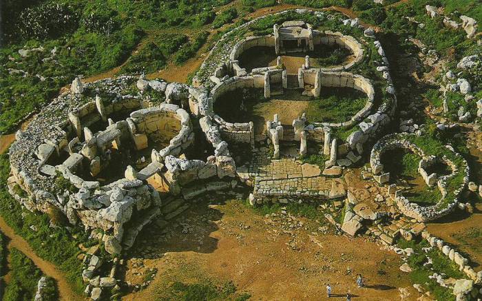 Руины храма Джгантия на острове Гозо в Мальте. Храм возведен около 3600-2500 до н.э. 