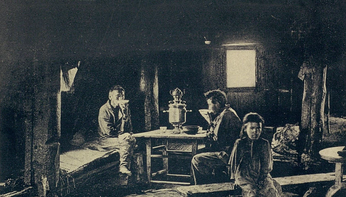 Вид якутской юрты изнутри. Якутская область, начало 20 века.
