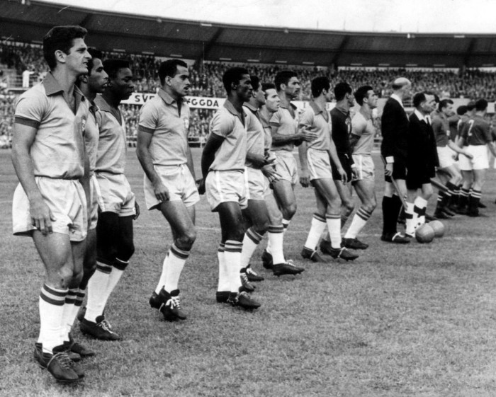 Бразильская сборная перед матчем со сборной Советского Союза.