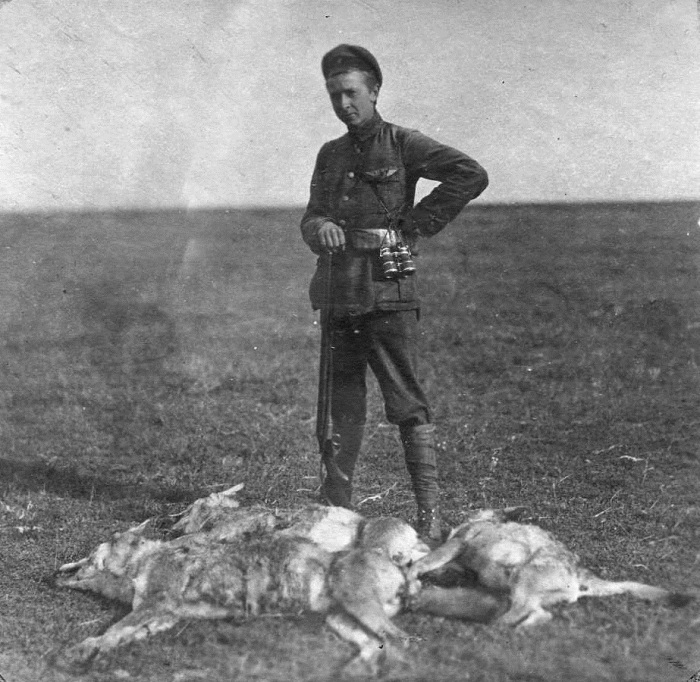 Воробьев в экспедиции Огнева в начале 1920-х годов.