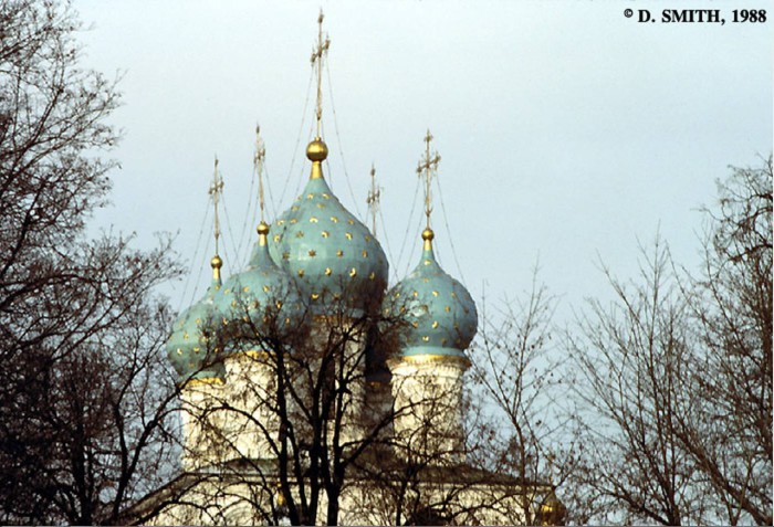 Купола церкви Вознесения Господня в Коломенском. СССР, Москва, 1988 год.