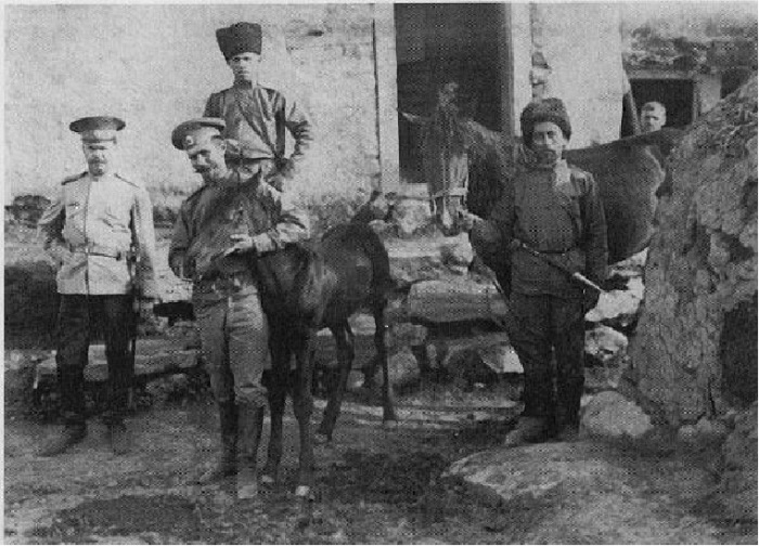 Офицеры и казаки Казвинского полка. Персия, начало 20 века.