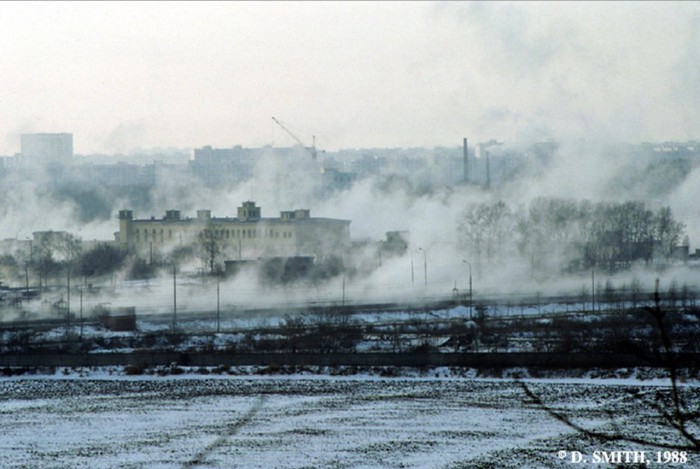 Сгущающийся туман на окраине города. СССР, Москва, 1988 год.