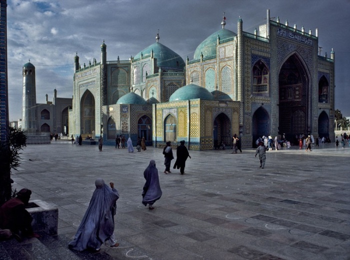 Мечеть в Мазари Шарифе. Афганистан, 1992 год.