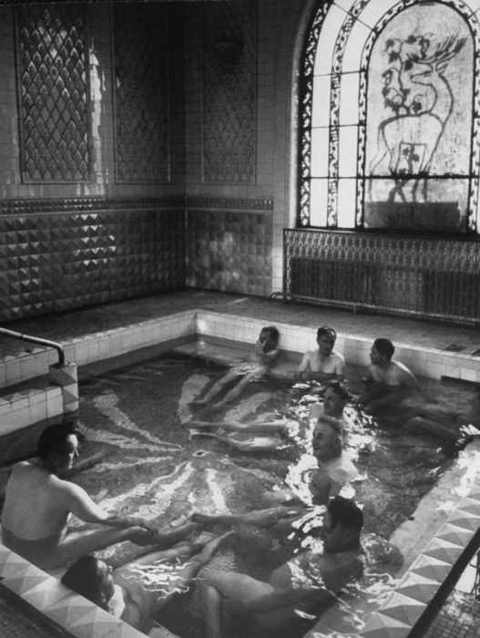 Лекарственные ванны на советском курорте в Грузии. СССР, Грузия, 1963 год.
