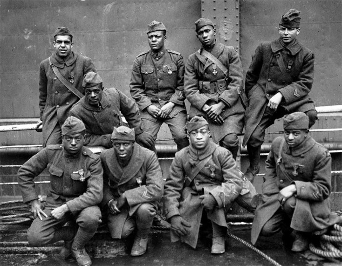 Группа солдат и младших офицеров в 1919 году. 