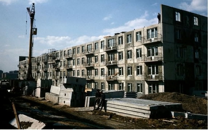 Почти достроенная новостройка. СССР, Москва, 1970 год. 