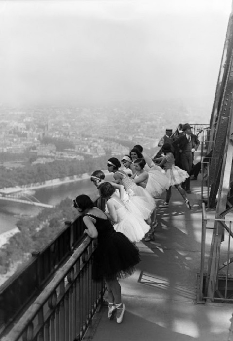 Экскурсию на Эйфелеву башню, 1929 год.