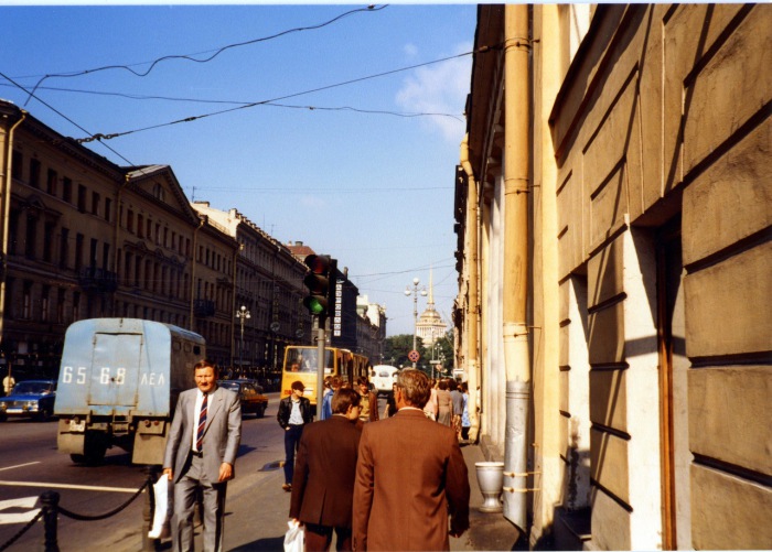 Уличная сцена на Невском проспекте. СССР, Ленинград, 1985 год.