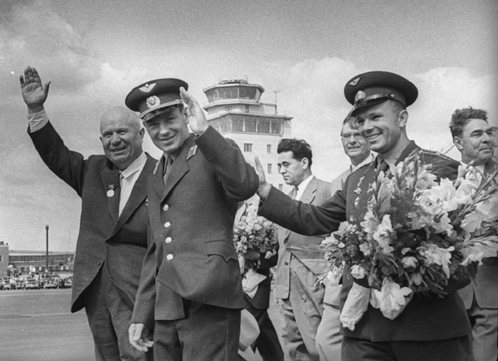 Никита Хрущев, Герман Титов и Юрий Гагарин в 1961 году.