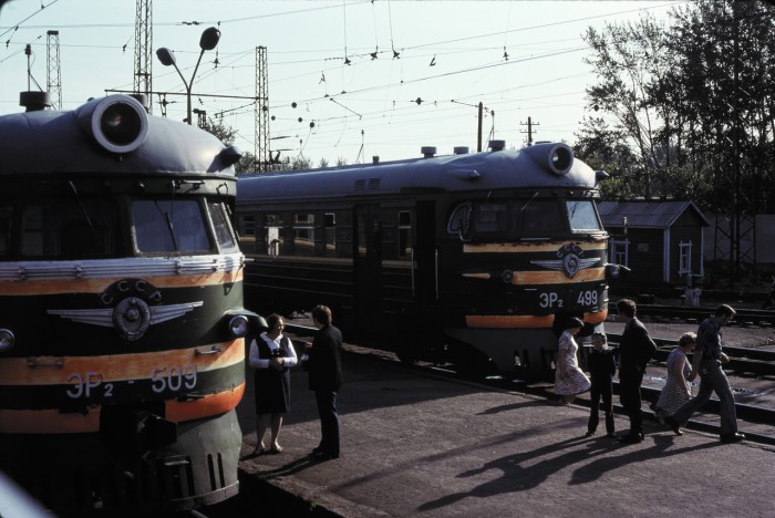  Локомотивы на станции. СССР, Омск, 1979 год. 