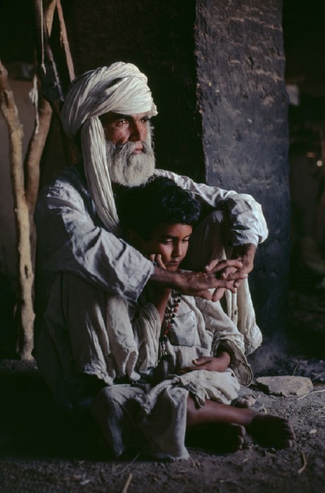 Отец и сын. Афганистан, провинция Гильменд, 1980 год.