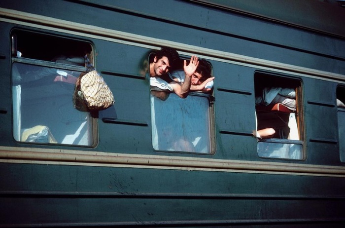 Туристы в поезде на Сочинском вокзале. 