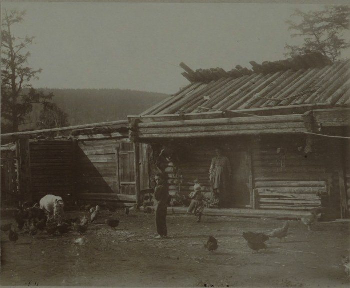 Двор в одном из сел Урянхайского края. 1897 год. 