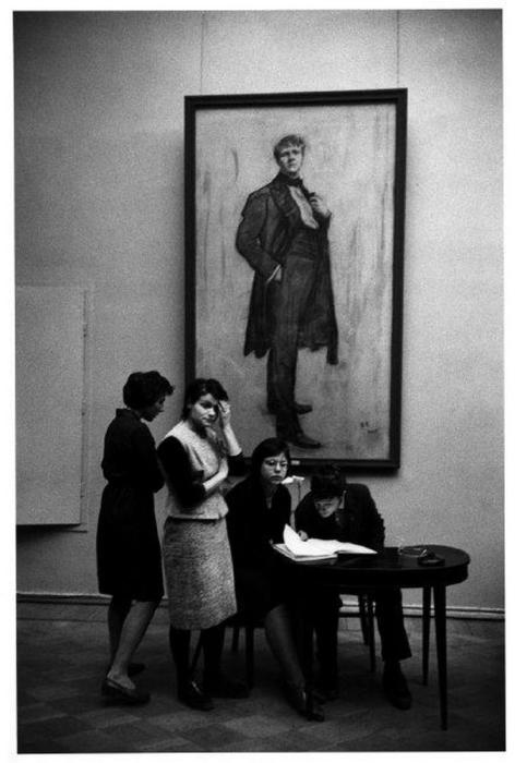 В Третьяковской галерее, 1965 год.
