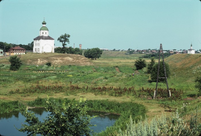 Отдаленный вид за городом. СССР, Суздаль, 1975 год. 