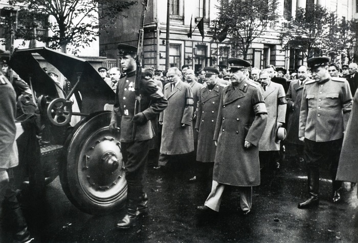 Иосиф Виссарионович Сталин на похоронах  Андрея Жданова. Город Москва, сентябрь 1948 год.