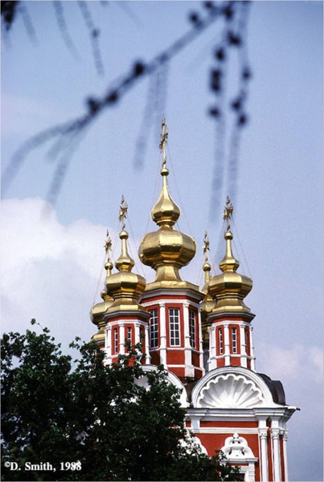 Русская Православная Церковь в Новодевичьем монастыре.