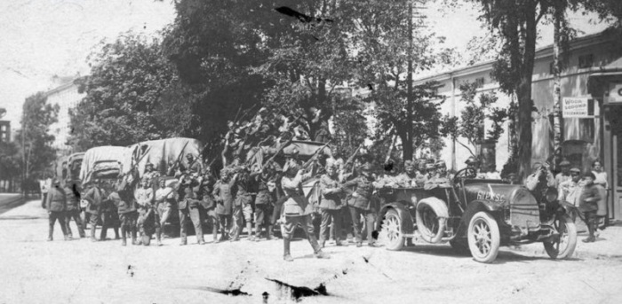  Отступающие польские войска в Тернополе. 14 мая 1920 года. 
