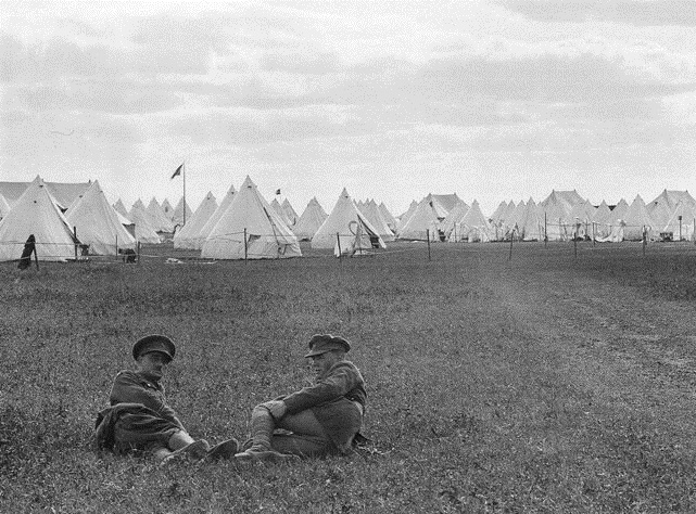 Полевой лагерь Королевских уэльских фузилёров возле Осиново.