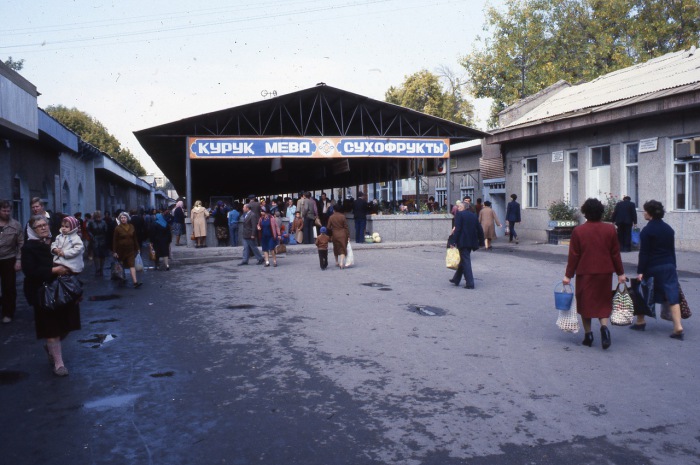 Крупнейший продуктовый рынок. СССР, Узбекистан, Бухара, 1984 год.