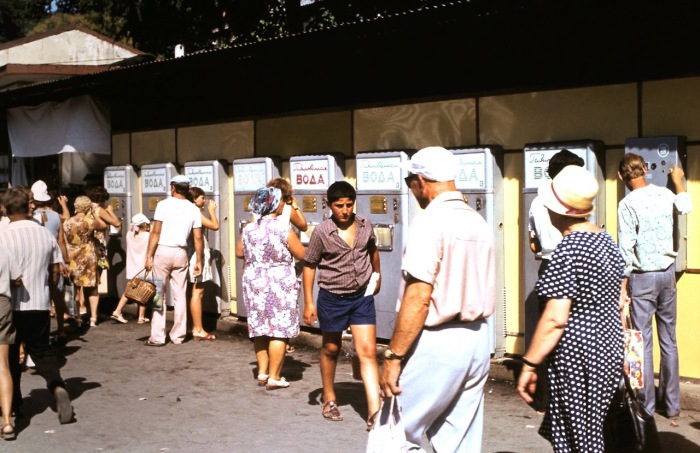 Автоматы с газированной водой. СССР, Сочи, 1974 год.