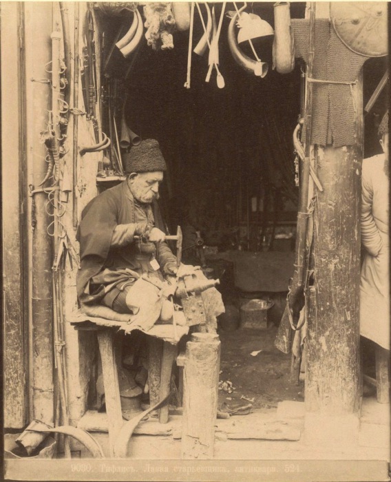 Лавка старьевщика. Тифлис, 1890 год. 