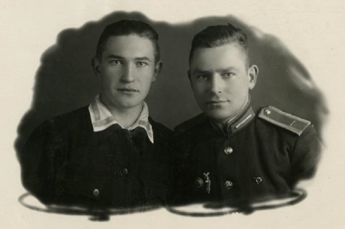 Г.С. Титов, курсант военно-авиационного училища, с другом Юрием.