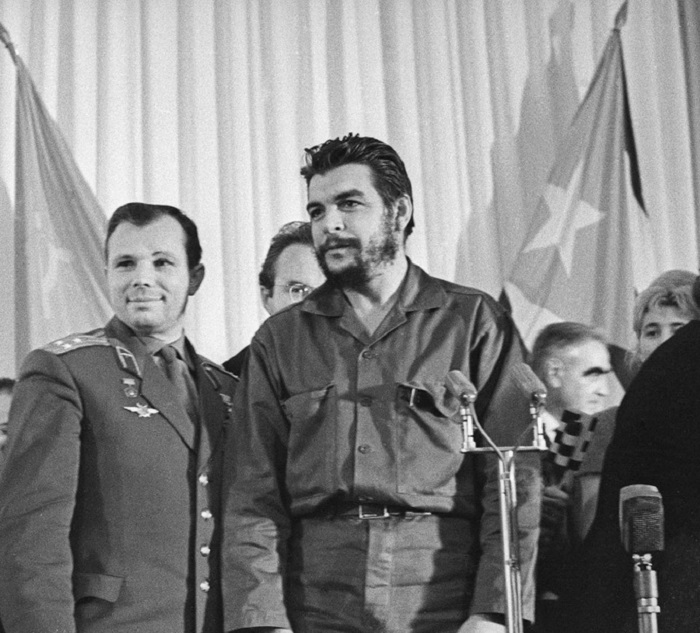 Юрий Гагарин и Эрнесто Че Гевара в 1964 году.