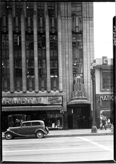 Банк, расположенный в деловом центре Лос-Анджелеса, 1935 год.