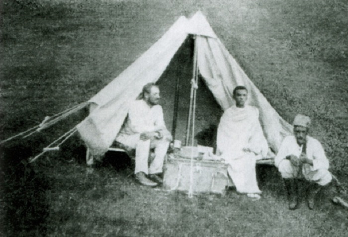 Гумилев с Сверчковым в Африке, в 1913 году.