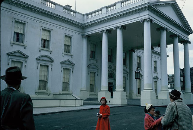 Официальная резиденция президента США, расположенная в Вашингтоне.