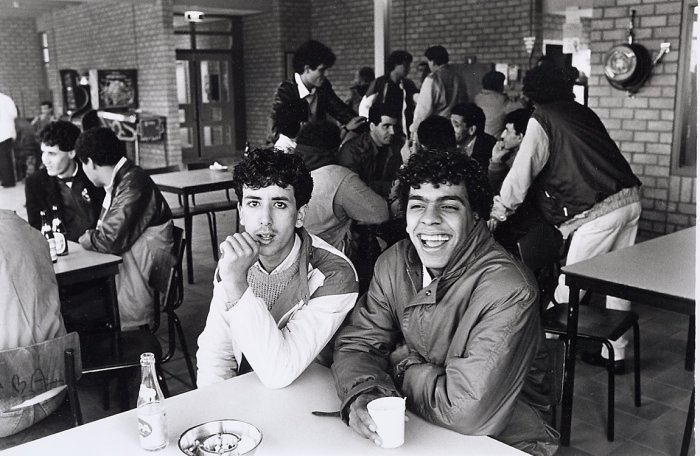 Студенты из Марокко в столовой футбольного клуба International в 1984 году.