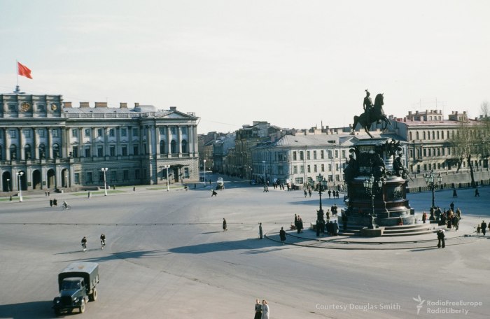 Памятник Николаю I установленный на Исаакиевской площади.